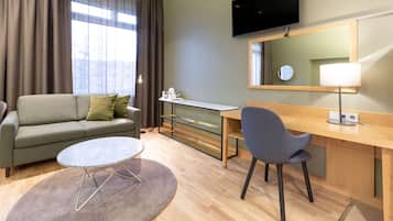 Phòng Superior (Family) | Minibar, két bảo mật tại phòng, bàn