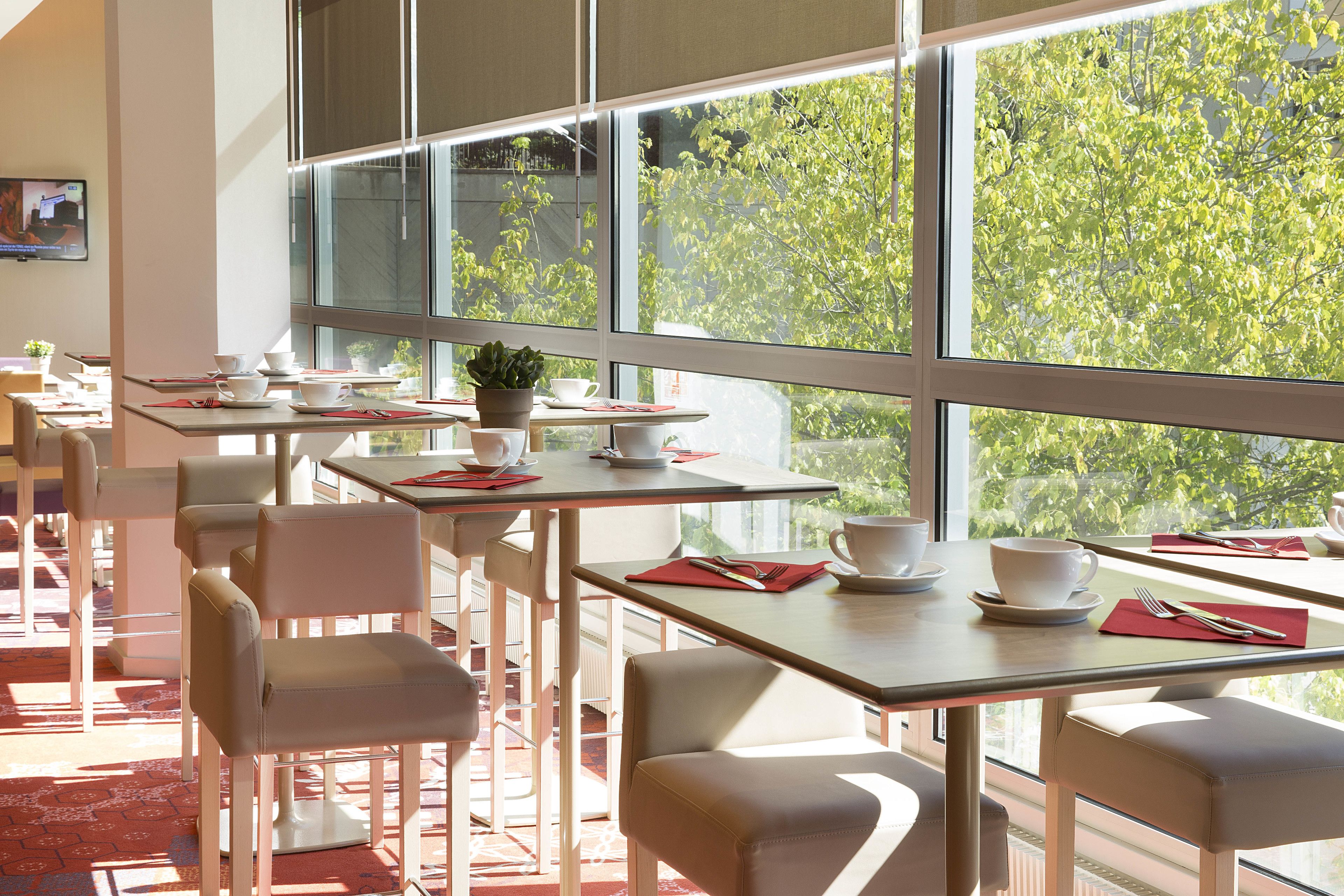 breakfast, lunch, dinner served; french cuisine