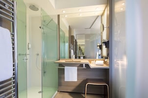 Shower, free toiletries, hair dryer, towels