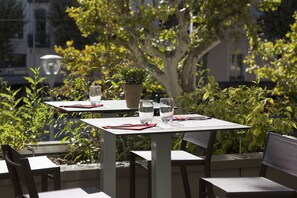 Café da manhã, almoço e jantar; culinária francesa 