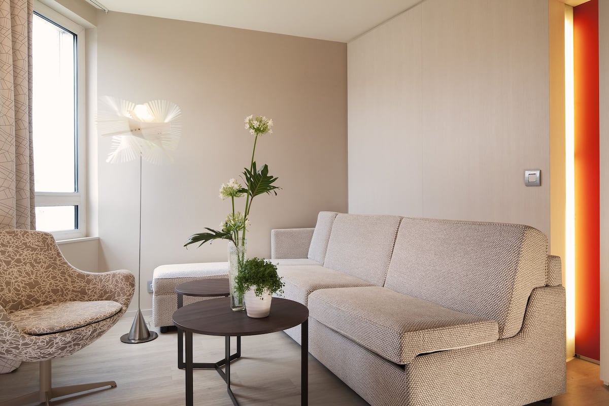 family room, 1 double bed with sofa bed | living area | flat-screen tv