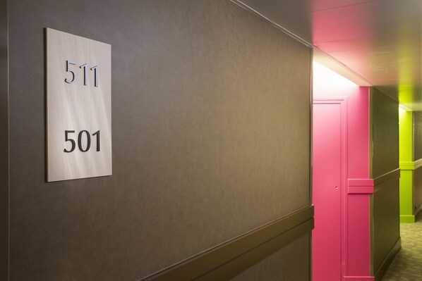 A hallway with a sign indicating room numbers 511 and 501.