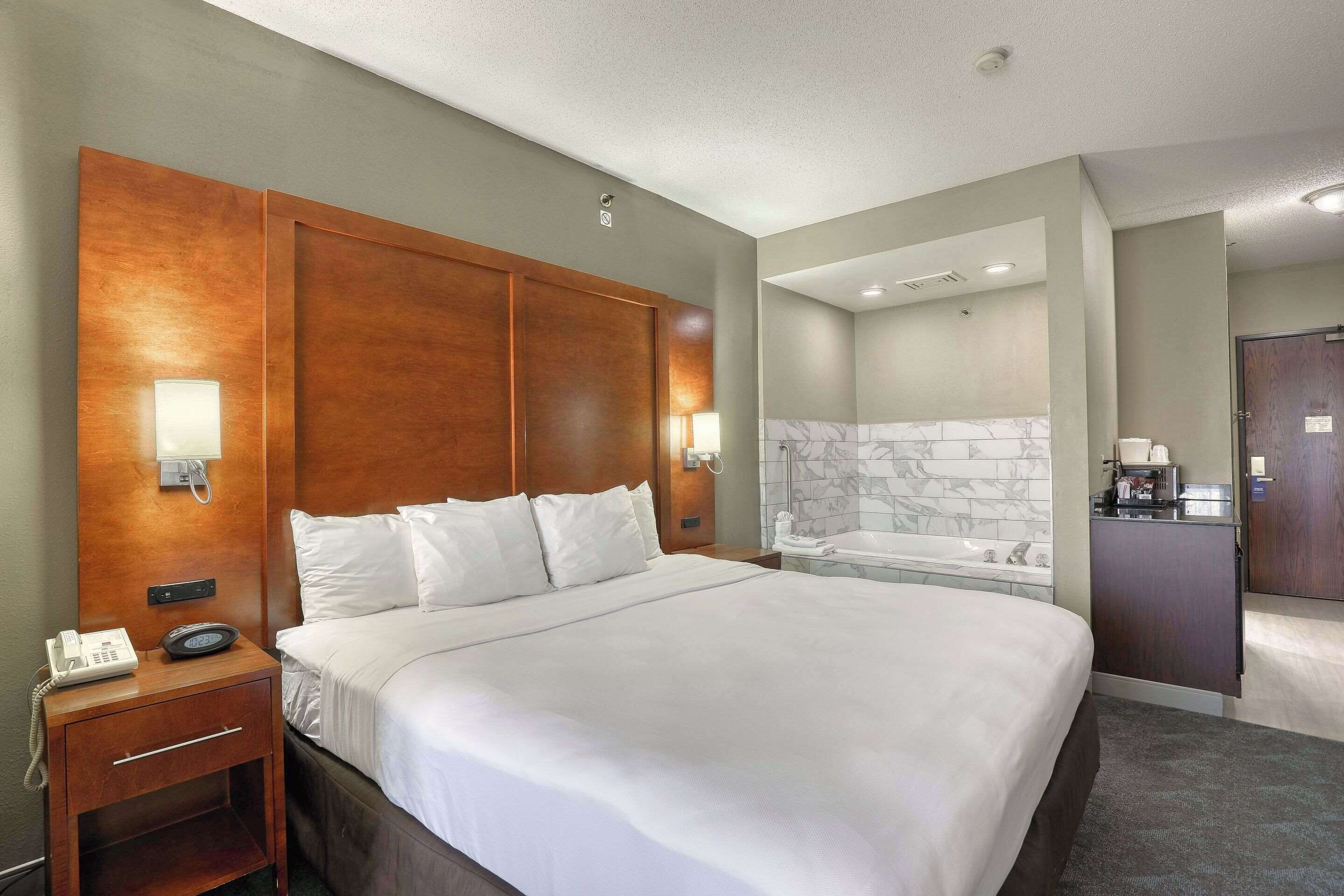 1 bedroom, in-room safe, iron/ironing board, free cots/infant beds