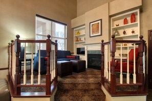 Área de estar no saguão