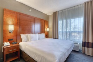 In-room safe, iron/ironing board, free WiFi, bed sheets - Comfort Suites Madison West - Middleton (Madison)