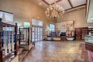 Lobby - Comfort Suites Madison West - Middleton (Madison)
