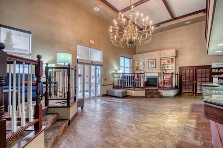 Lobby. Comfort Suites Madison West - Middleton