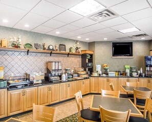 Buffet déjeuner gratuit tous les jours