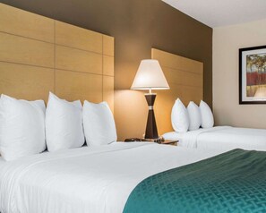 Individually decorated, individually furnished, desk, laptop workspace - Quality Inn Geneseo (Geneseo)