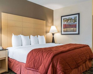 Chambre Standard, 1 très grand lit et 1 canapé-lit, non-fumeur | Décor unique, ameublement unique, bureau