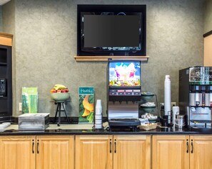 Free daily buffet breakfast - Quality Inn Geneseo (Geneseo)
