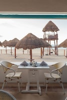 6 restaurants; breakfast, lunch, and dinner served