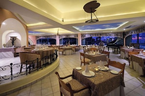 3 outdoor pools, open 11:00 AM to 7:00 PM, pool cabanas (surcharge)