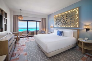 Superior Ocean View, 1 King bed or 2 Double Beds, Non-Smoking | 1 habitación y artículos del minibar gratis 