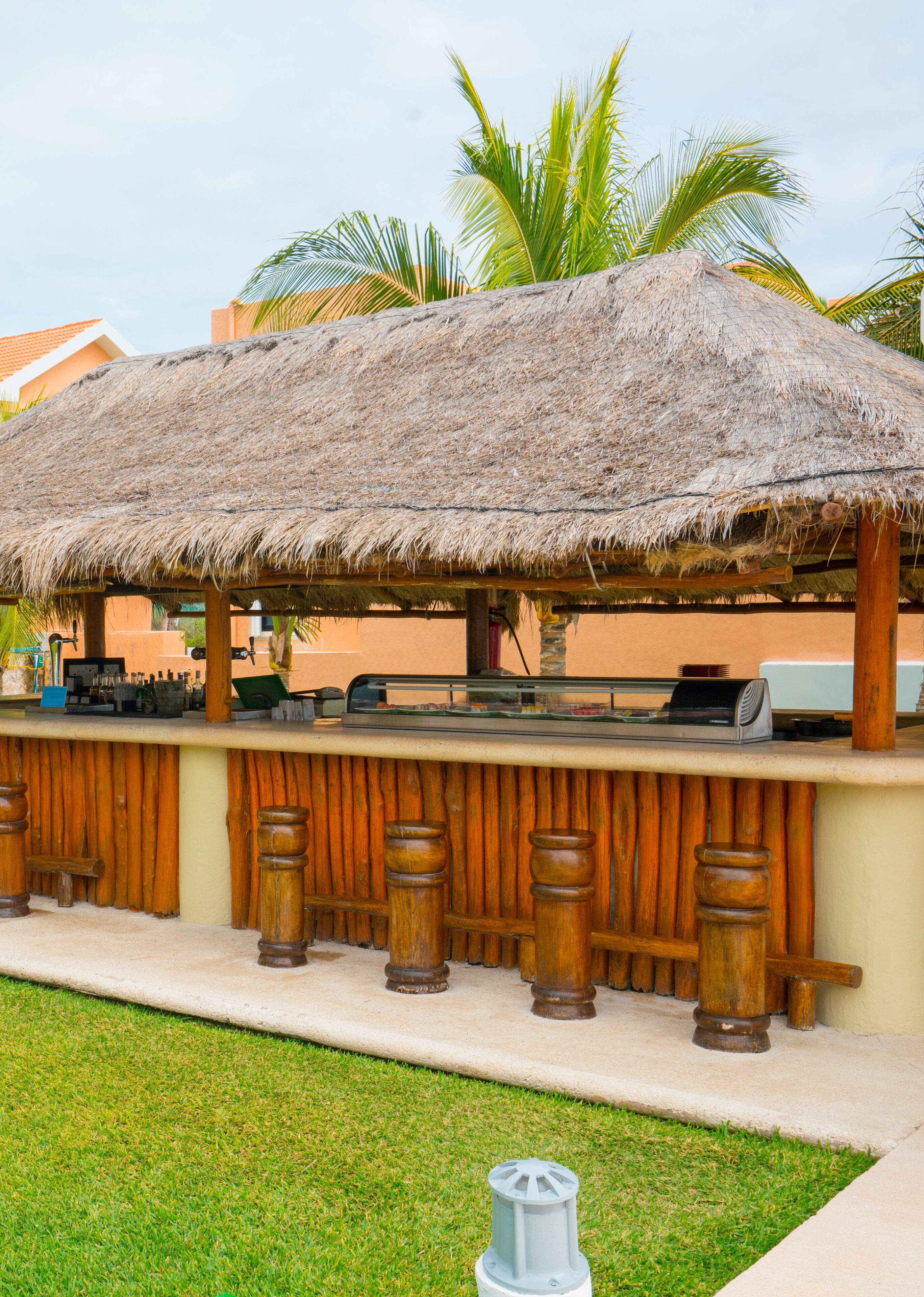 6 من المطاعم، حيث تُقدم وجبات الإفطار، الغداء، العشاء، الاطباق المكسيكية