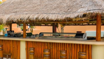 6 restaurants, breakfast, lunch, dinner served; Mexican cuisine