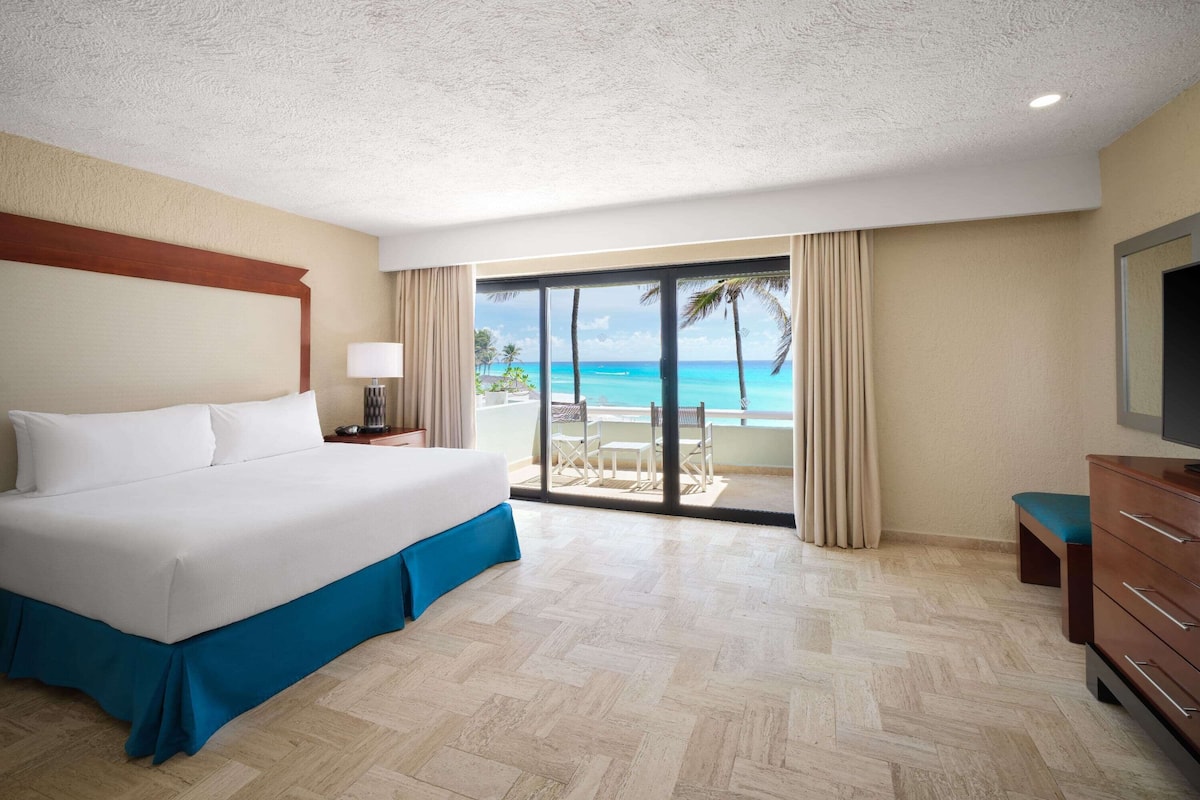 1 bedroom, free minibar, in-room safe, blackout drapes