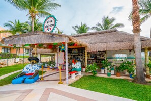 2 Bars/Lounges, 2 Strandbars, Bar im Pool, Poolbar