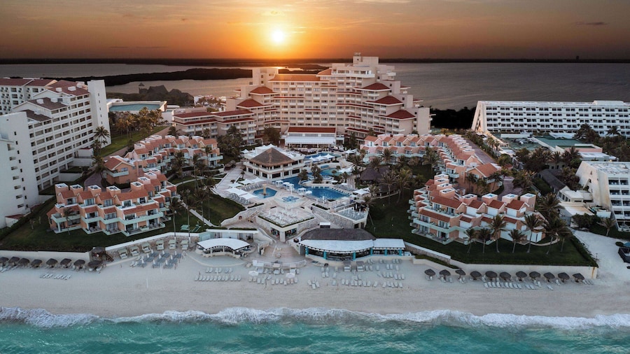 Wyndham Grand Cancun All Inclusive Resort & Villas