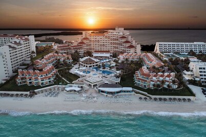 Wyndham Grand Cancun All Inclusive Resort & Villas