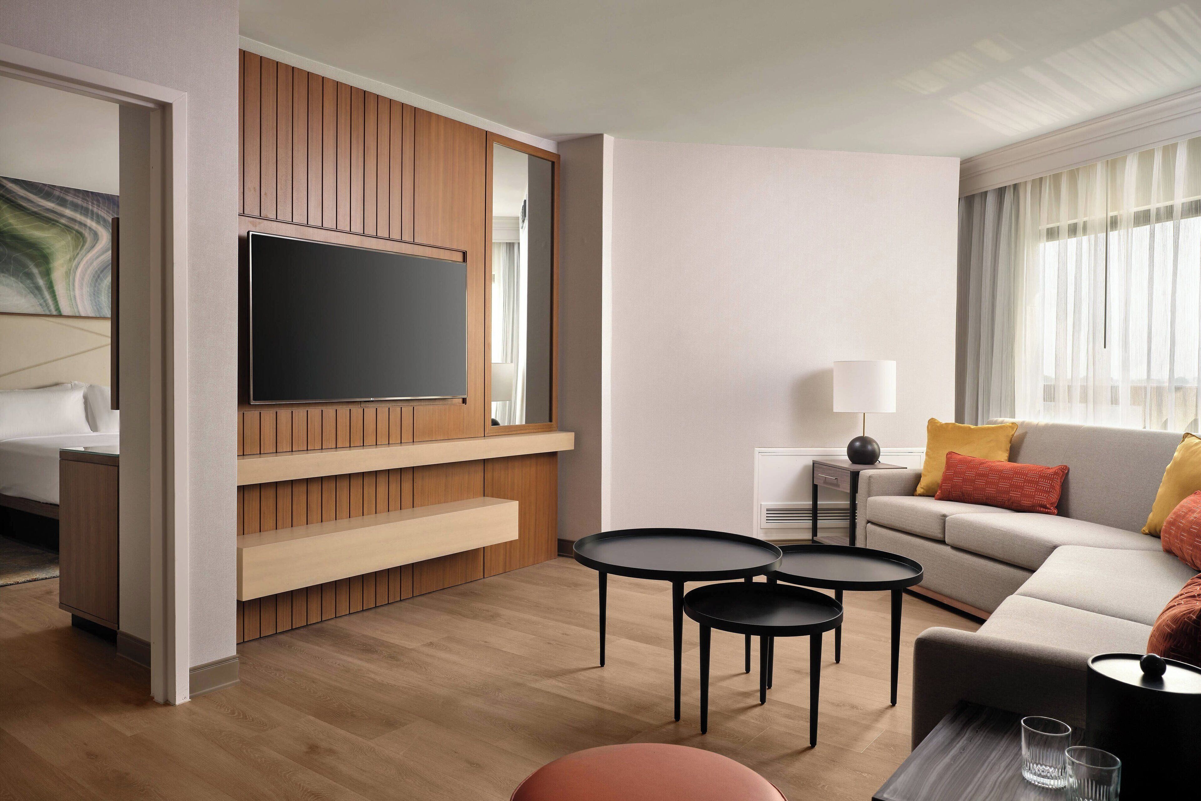 32-inch Smart TV with satellite channels, TV, Netflix