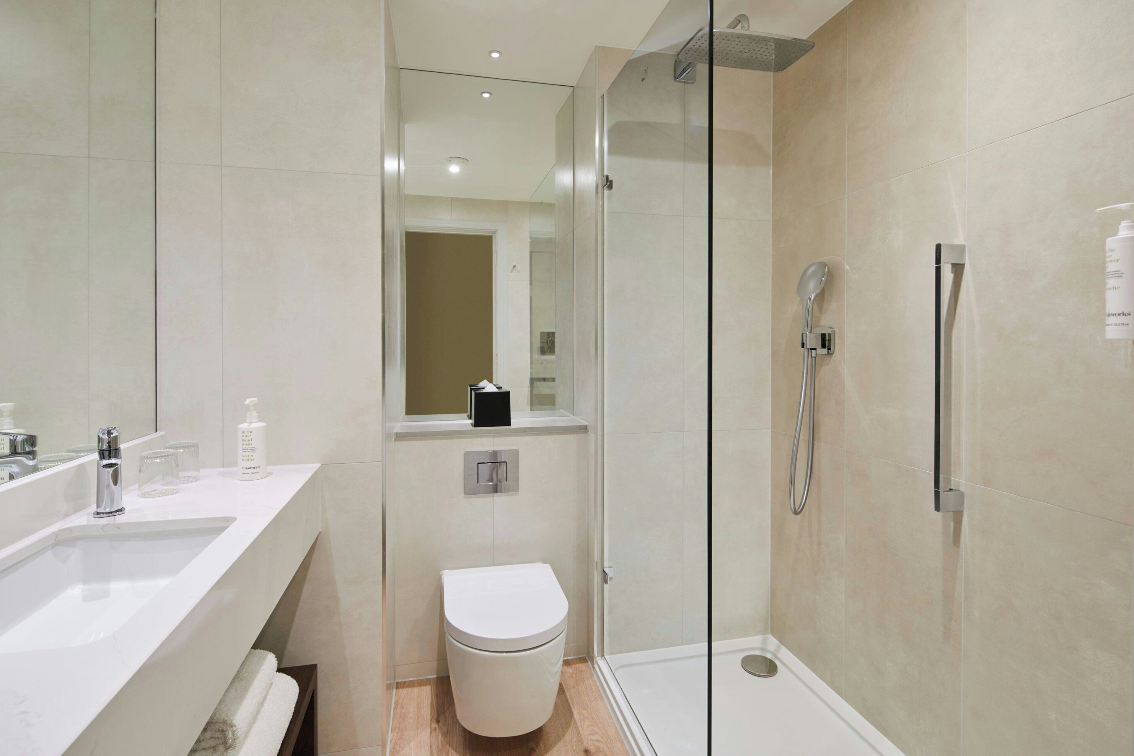 Combined shower/bathtub, eco-friendly toiletries, hair dryer, towels