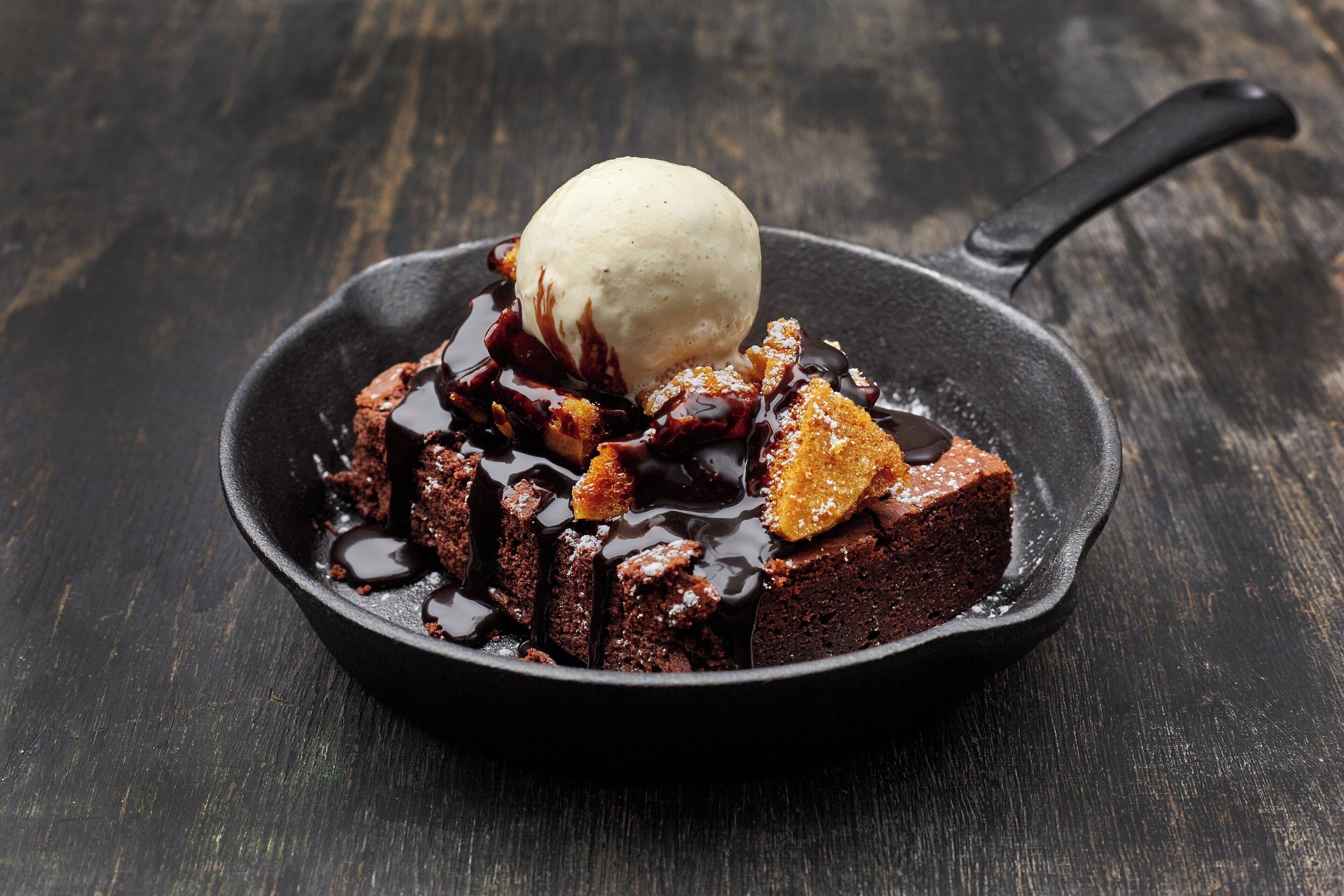 breakfast, lunch, dinner served; british cuisine