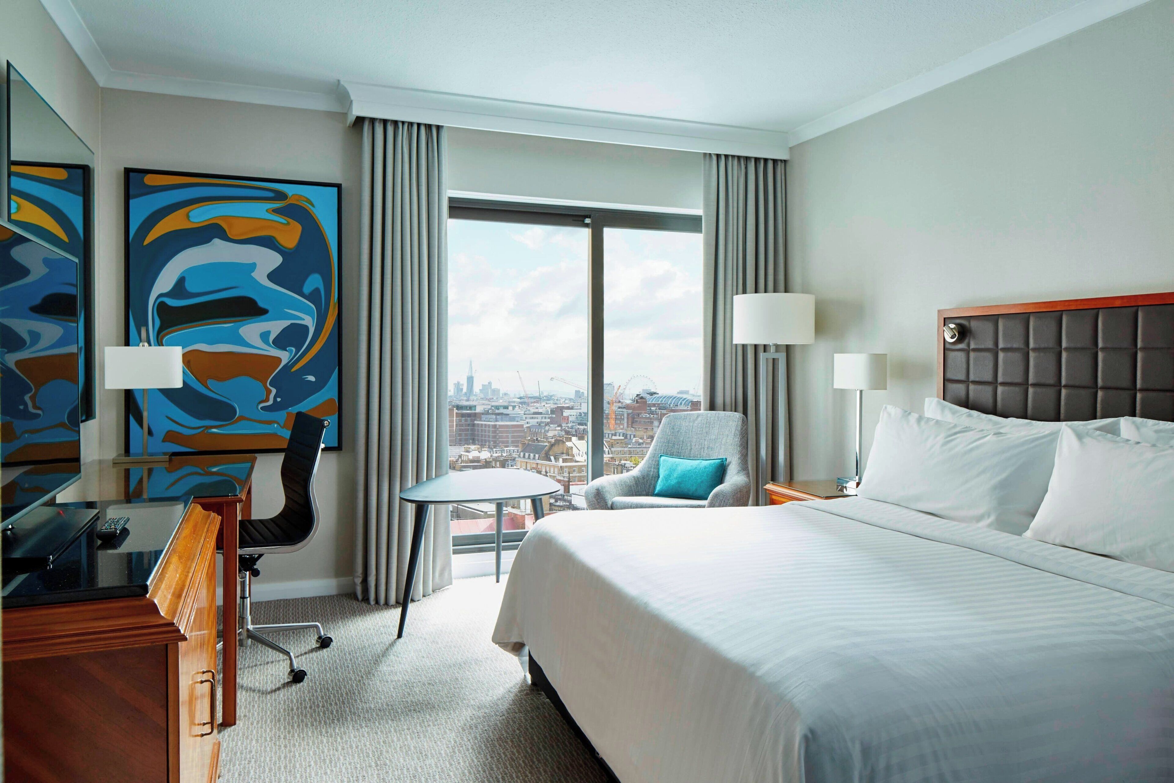 객실 내 금고, 책상, 노트북 작업 공간, 다리미/다리미판