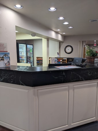 Reception. Hawthorn Extended Stay by Wyndham Green Bay