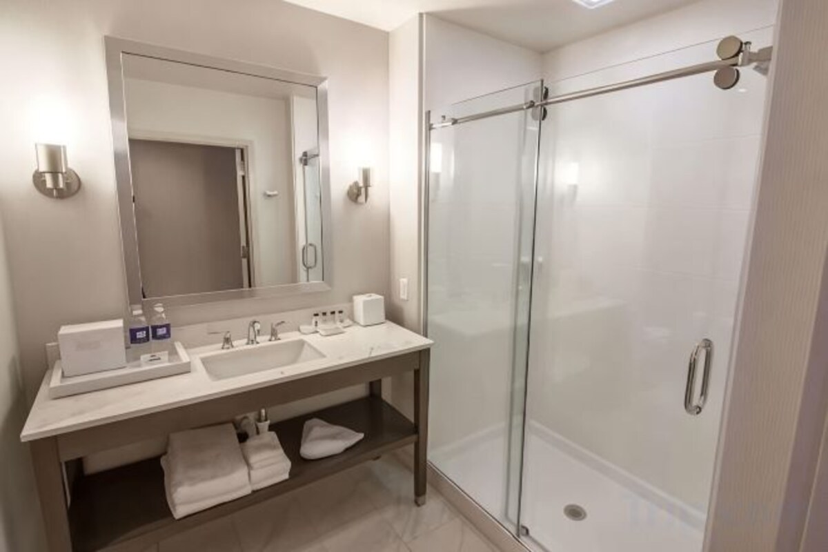Junior King Suite