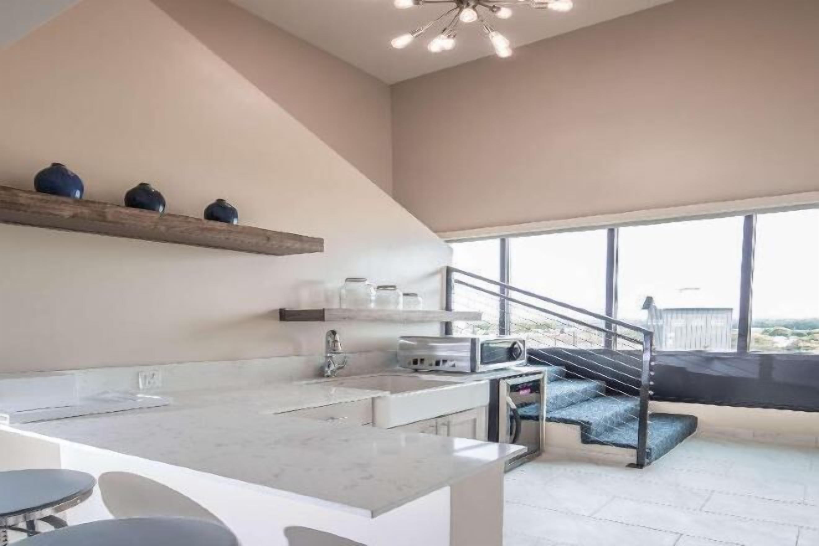 Eget kjøkken | Kjøleskap, mikrobølgeovn på fellesområdet og kaffetrakter/tekoker