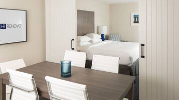 Studio Suite, 1 King Bed, Kitchen | Frette Italian sheets, premium bedding, in-room safe, soundproofing