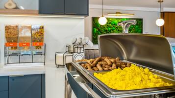 Free continental breakfast on weekdays