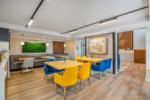 Gratis kontinental morgenmad på hverdage