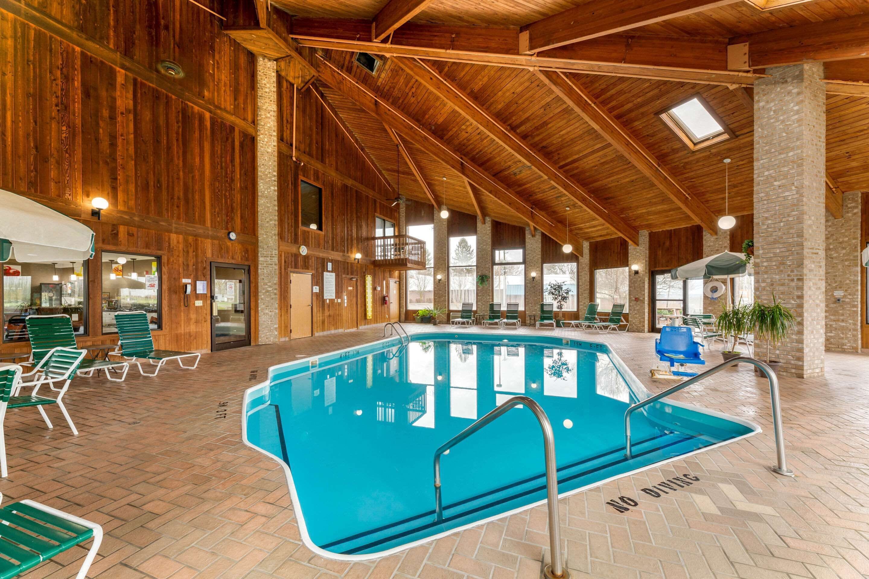 indoor pool, pool loungers