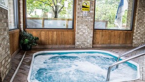 A hot tub with a wooden bench and a 'No Diving' sign. - Quality Inn Wooster (Wooster)
