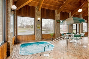 Indoor pool, sun loungers