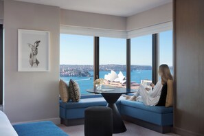 Four Seasons Full Harbour Suite King | Premium bedding, pillowtop beds, minibar, in-room safe