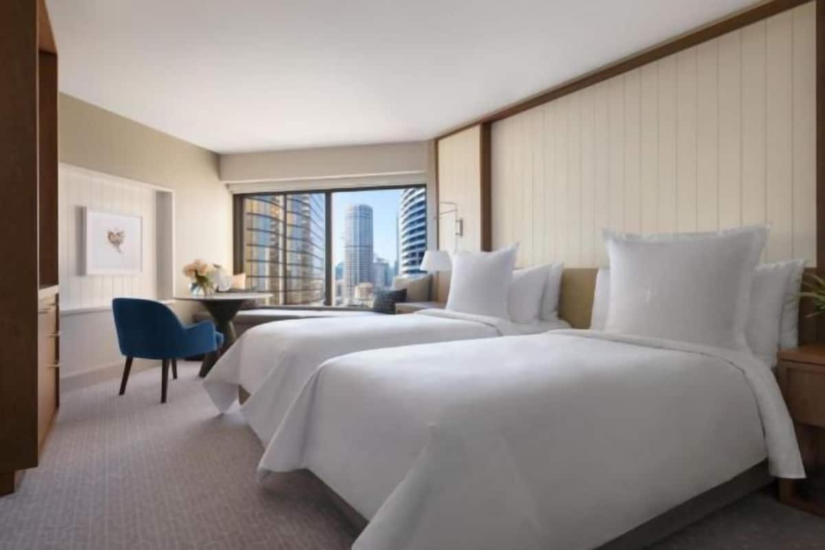 Premium bedding, pillow-top beds, minibar, in-room safe