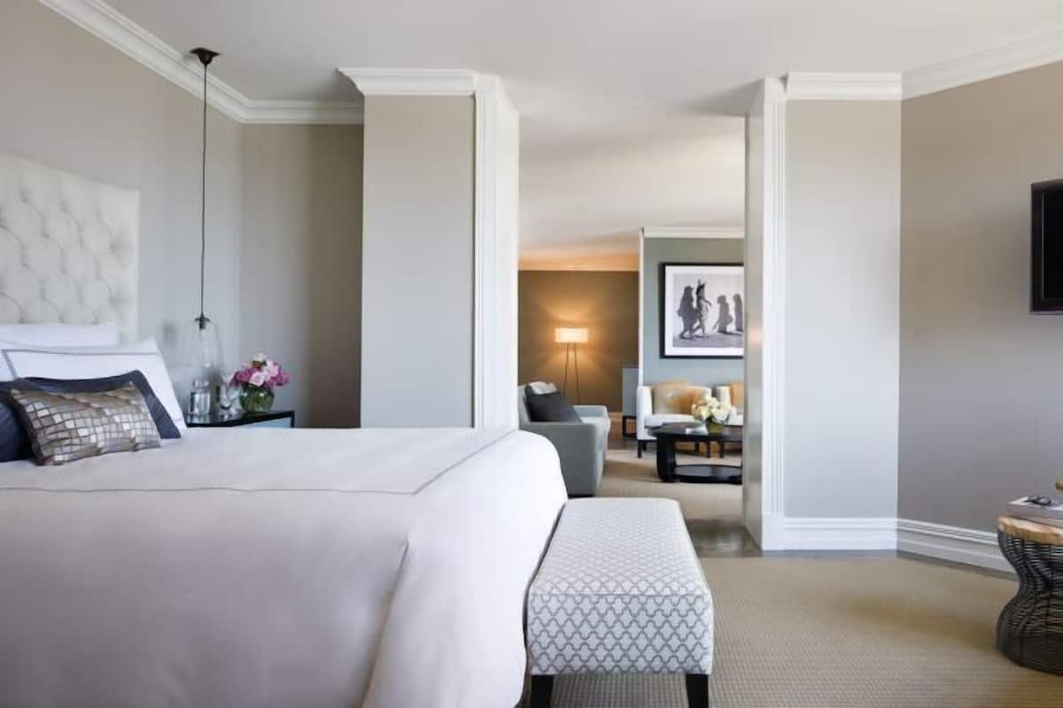 Premium bedding, pillowtop beds, minibar, in-room safe