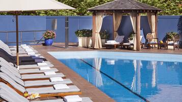 Outdoor pool, free pool cabanas, pool umbrellas