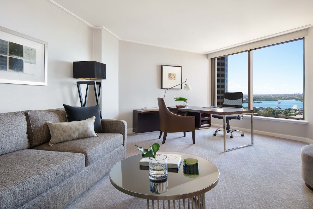 One Bedroom City Club Suite | Ropa de cama de alta calidad, camas con pillow-top y minibar 