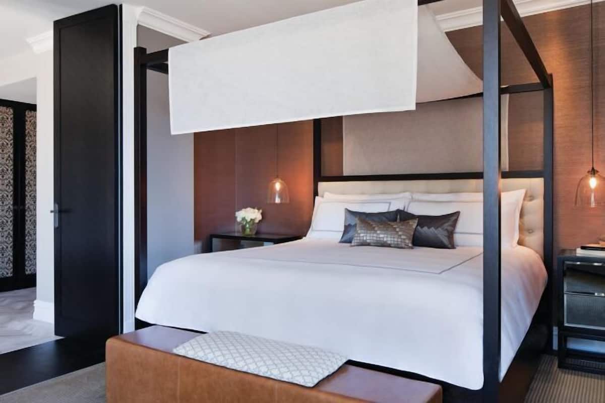 Premium bedding, pillowtop beds, minibar, in-room safe