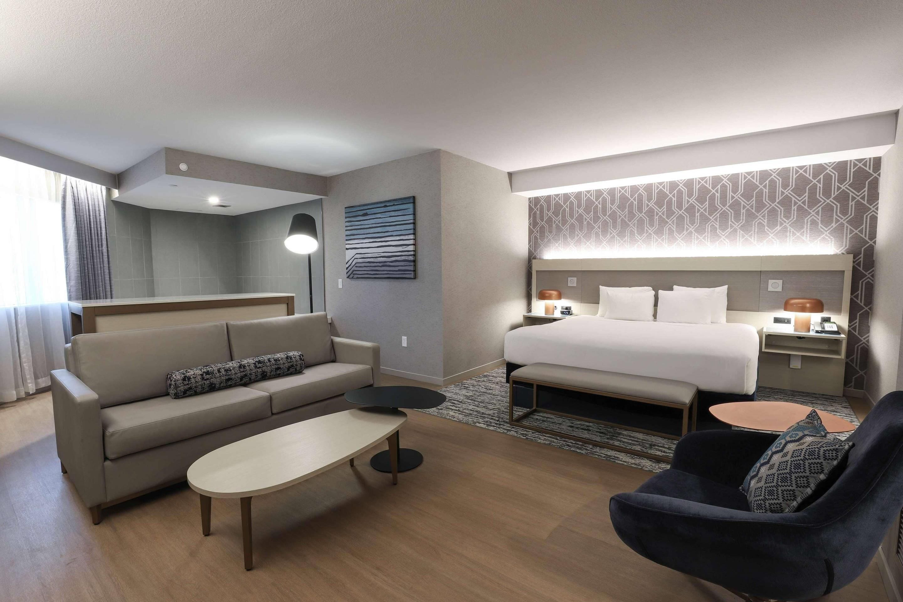 suite, 1 king bed, non smoking (whirlpool) | premium bedding, in-room safe, desk, laptop workspace