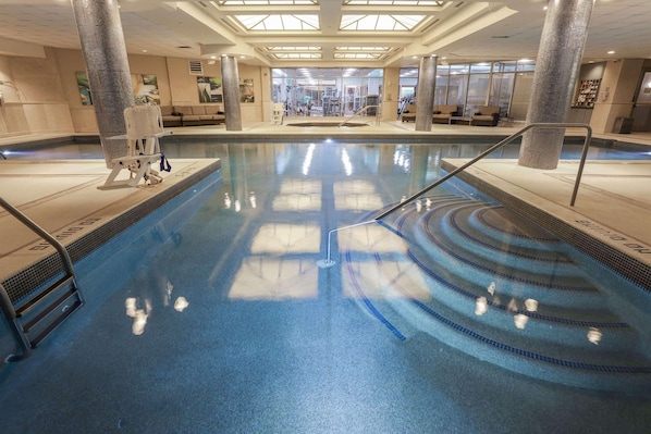 Piscine intérieure