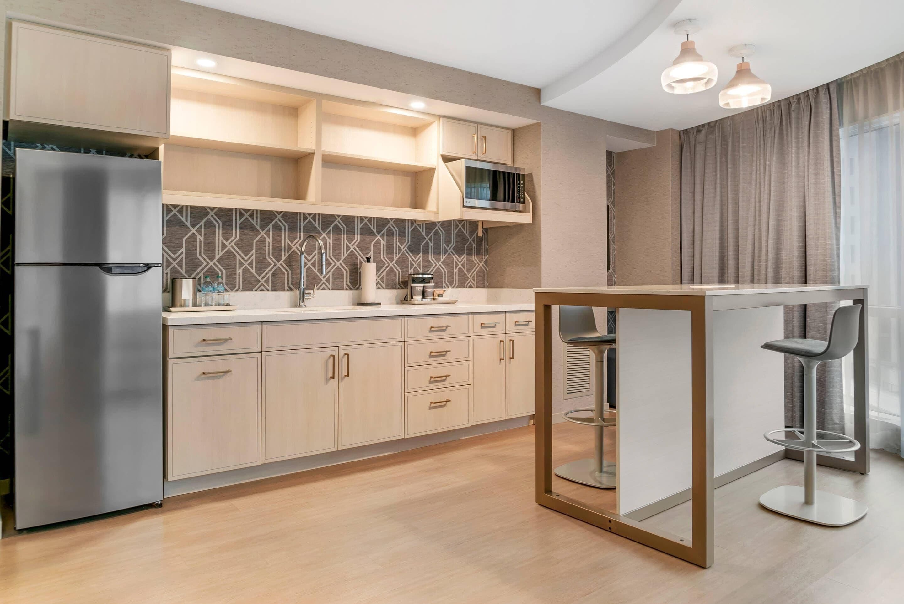 suite, 1 bedroom, non smoking, kitchen (1 bedroom) | premium bedding, in-room safe, desk, laptop workspace