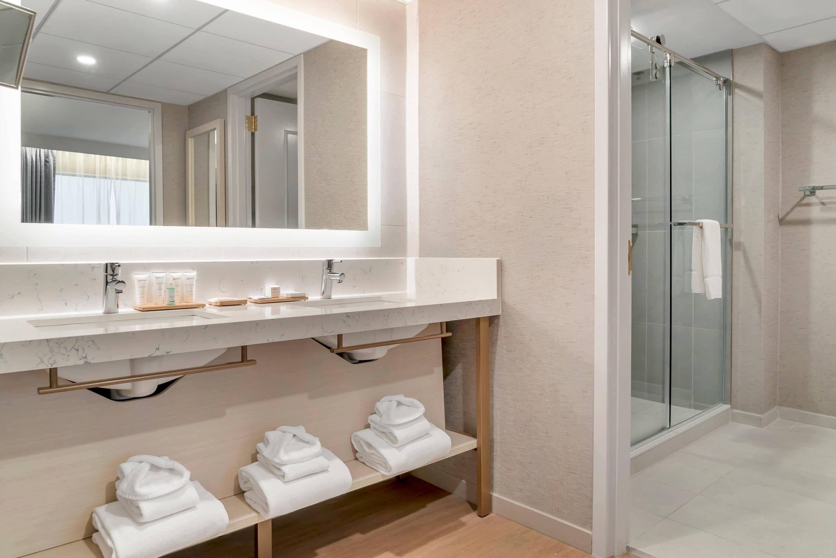 suite, 1 bedroom, non smoking, kitchen (1 bedroom) | premium bedding, in-room safe, desk, laptop workspace