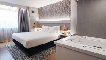 Suite, 1 kingsize bed met slaapbank, niet-roken | Luxe beddengoed, een kluis op de kamer, een bureau, een laptopwerkplek