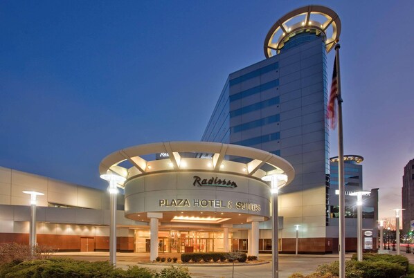 The Radisson Plaza Hotel & Suites with a modern design, featuring a circular entrance canopy and a tall building with a circular top. - Radisson Plaza Hotel at Kalamazoo Center (Kalamazoo)