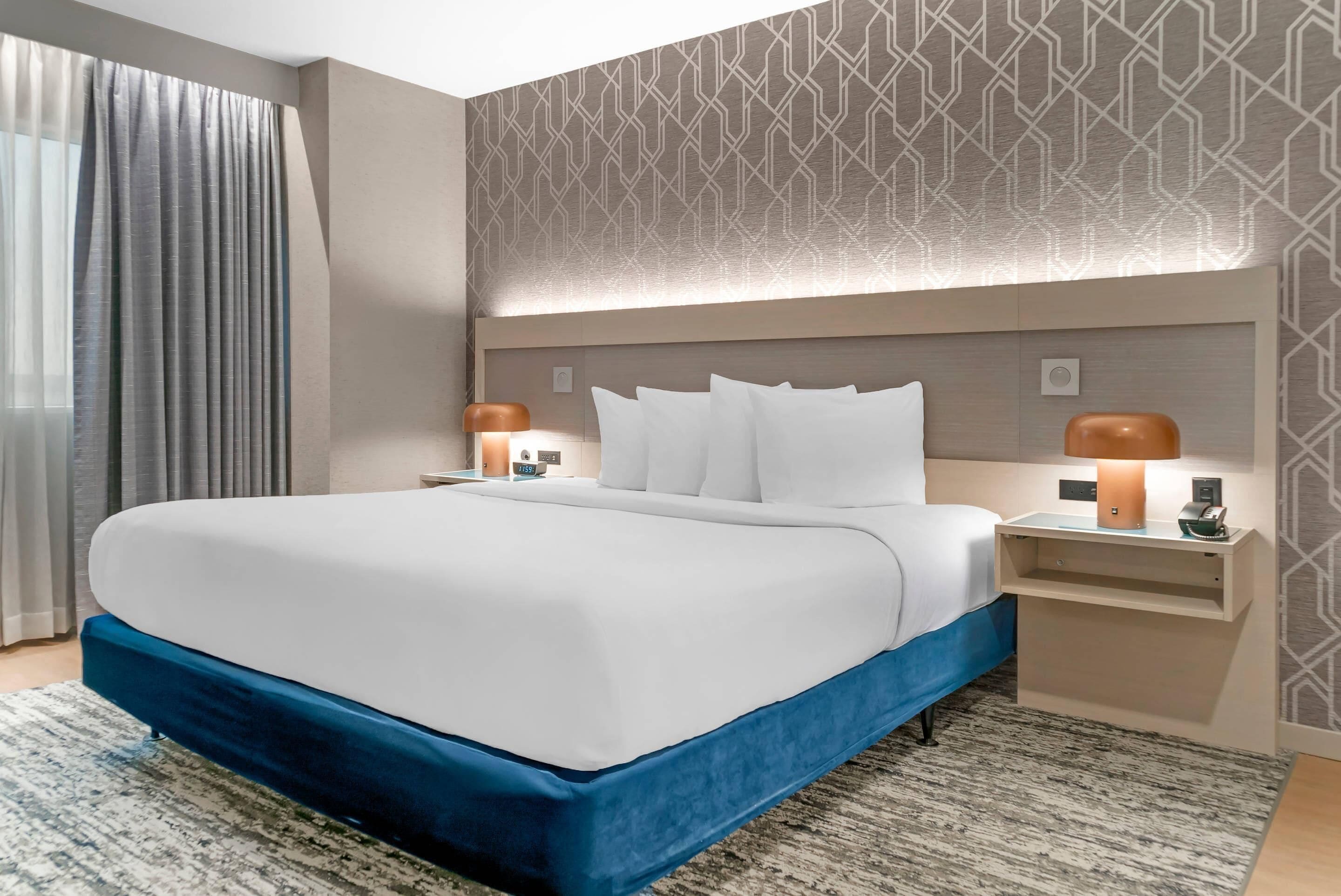 Premium bedding, in-room safe, desk, laptop workspace